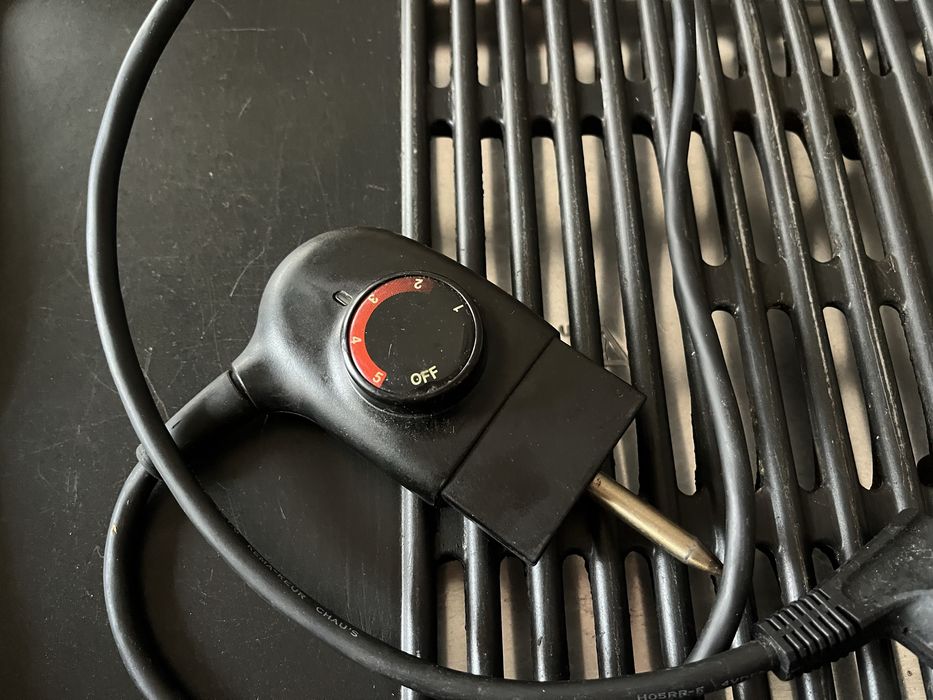 Grelhador eléctrico da marca AEG