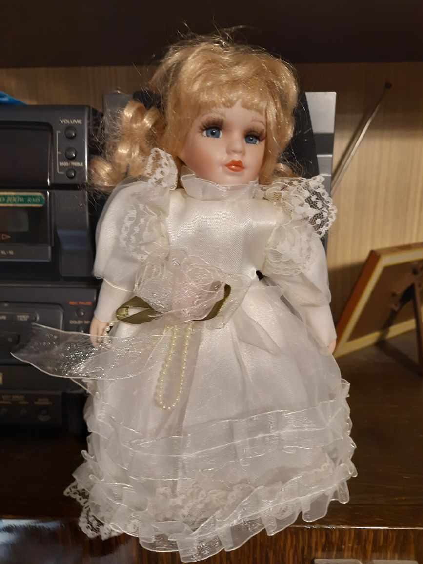 Винтажная фарфоровая кукла невеста