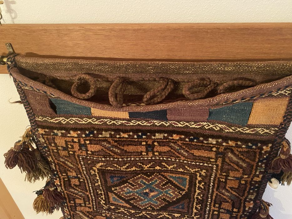 Bolsa de sela persa de fabrico manual e estrutura fixação