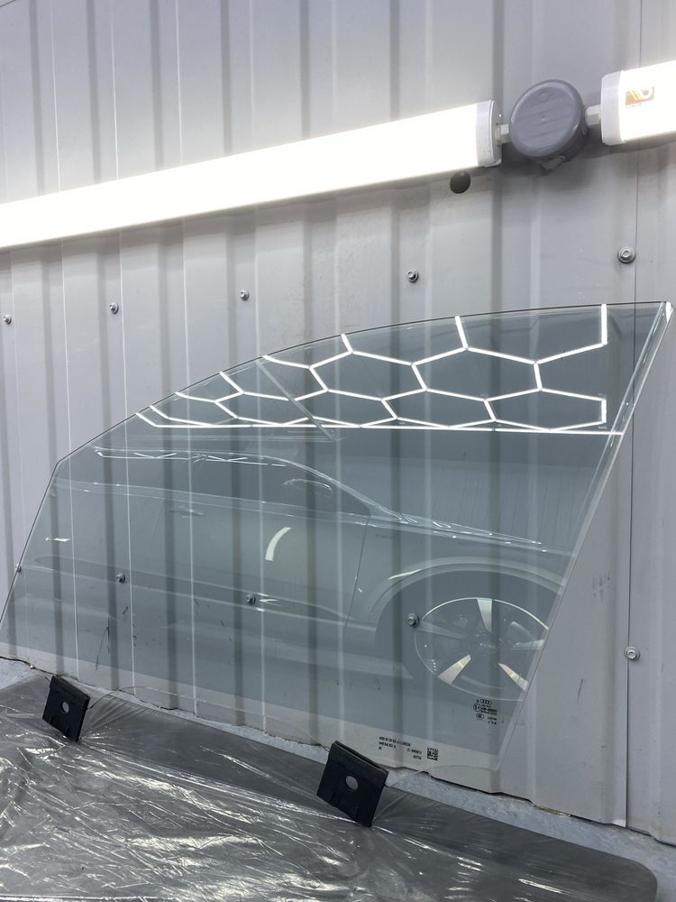 Стекло передней левой двери Audi Q7 (ОРИГИНАЛ, 4M0845021A)