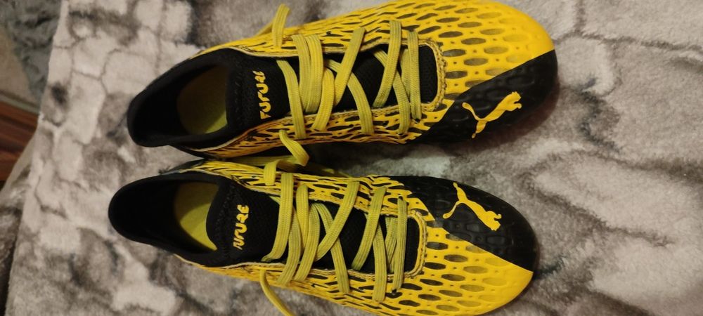 Buty piłkarskie Puma Future  rozmiar 37  24 cm