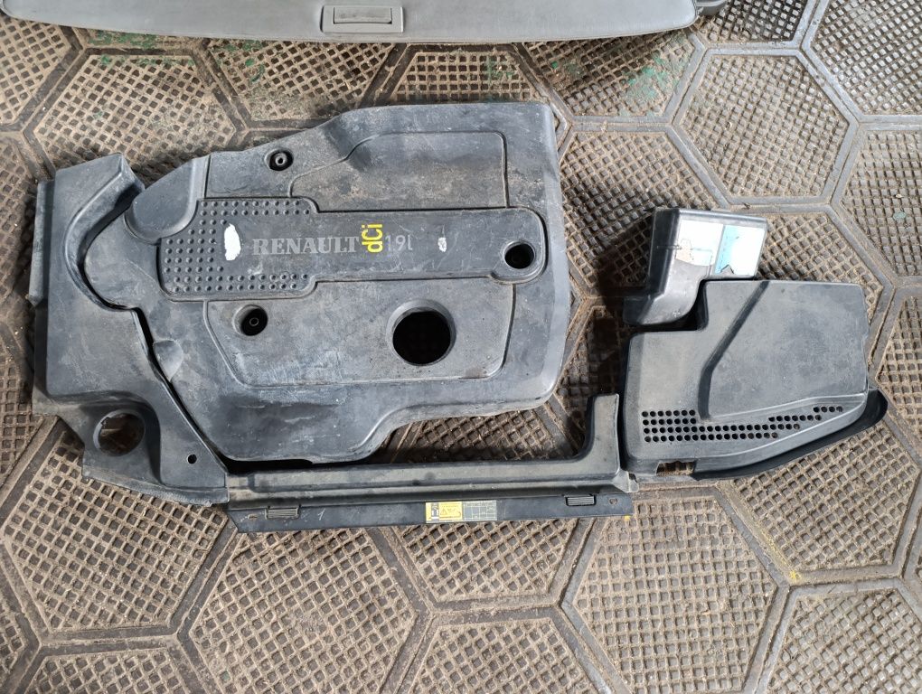 Крышка двигателя Renault Laguna 2. Пластик моторного отсека Рено лагун