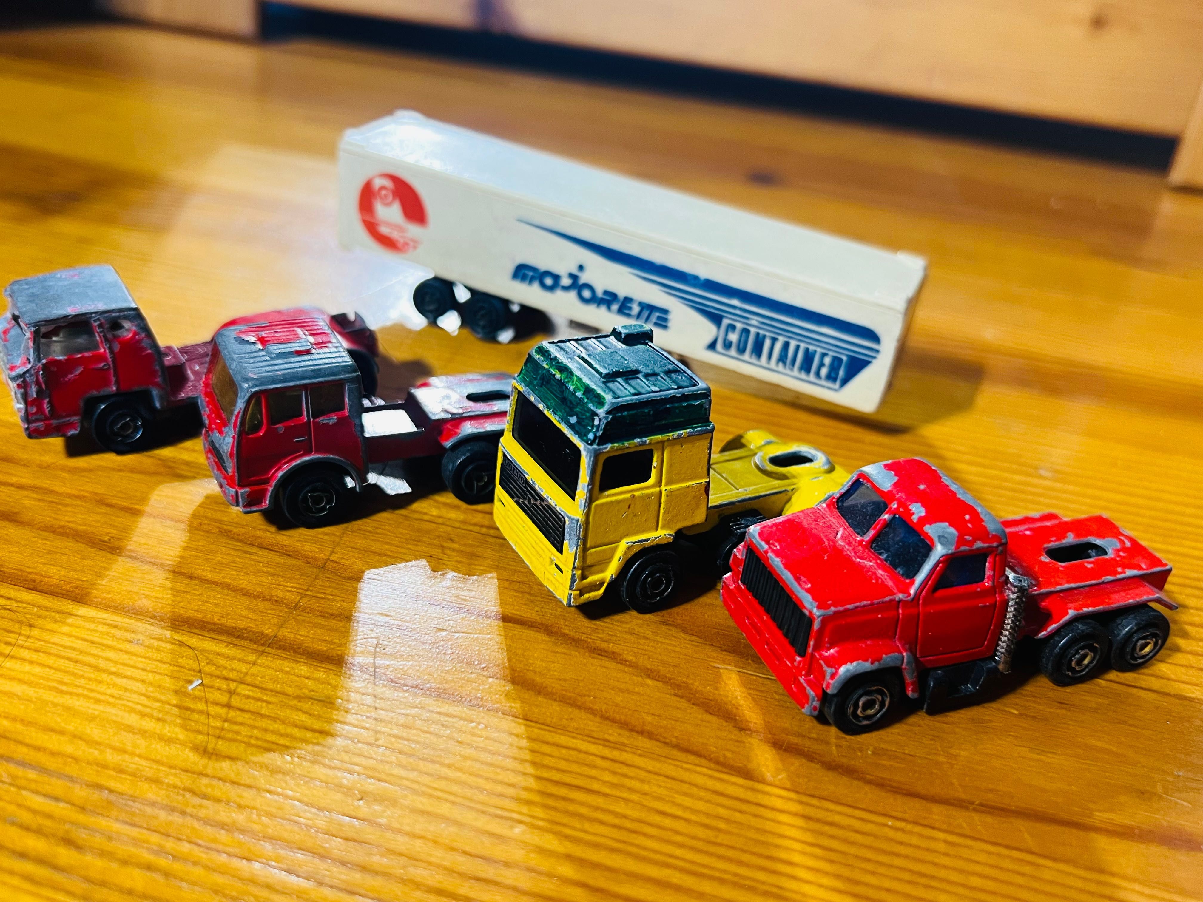 MAJORETTE modele ciężarówek Mercedes Volvo Bernard naczepa FRANCE