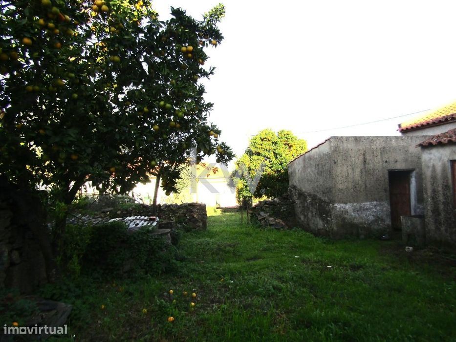 Casa de aldeia com garagem e logradouro em Monte Claro, NIsa
