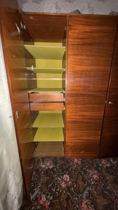 Шафа трьохдверна