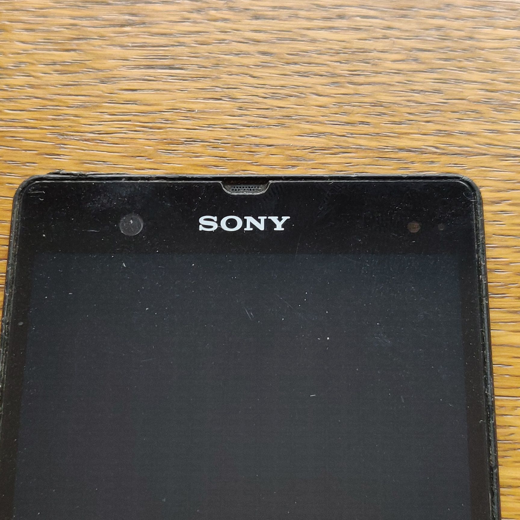 Obudowa Sony Xperia, uszkodzona