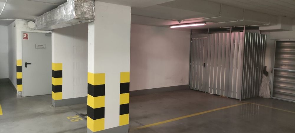 Wynajem miejsca postojowego w garażu podziemnym Sztuki Piękne