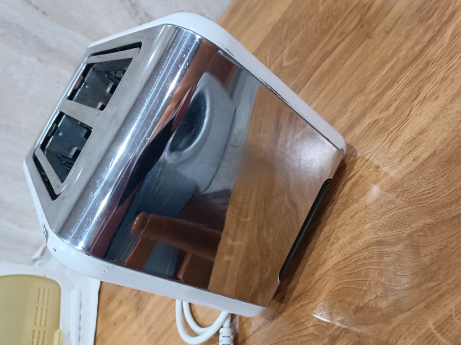 Torradeira e máquina café filtro para desocupar