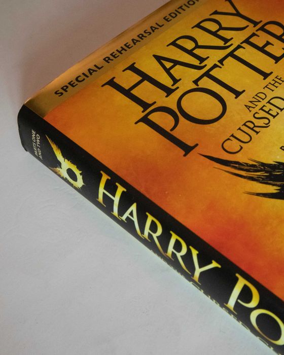 Livro "Harry Potter and the Cursed Child - Parts 1 & 2" (capa dura em