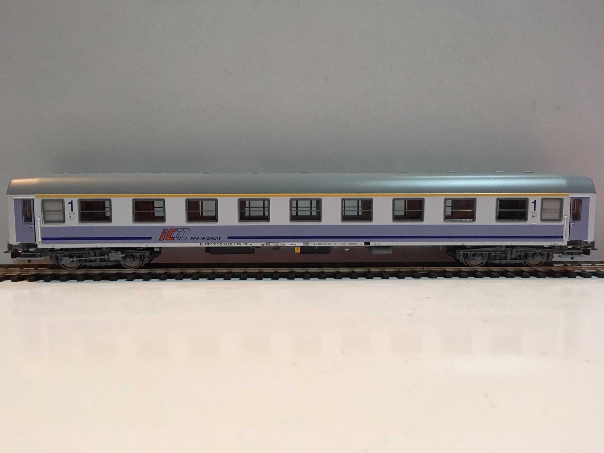 Wagon osobowy Piko 97605 H0 PKP 1 kl.