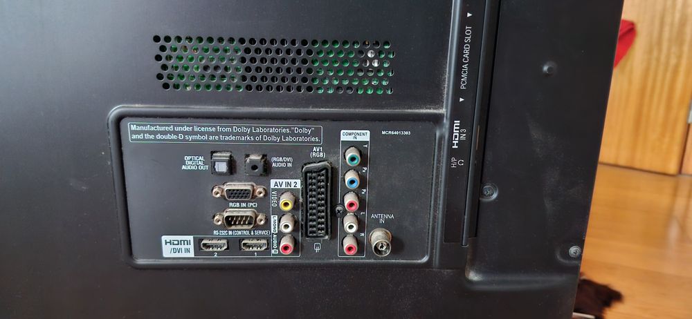 TV LG 42LW4500 3D + 5 pares óculos