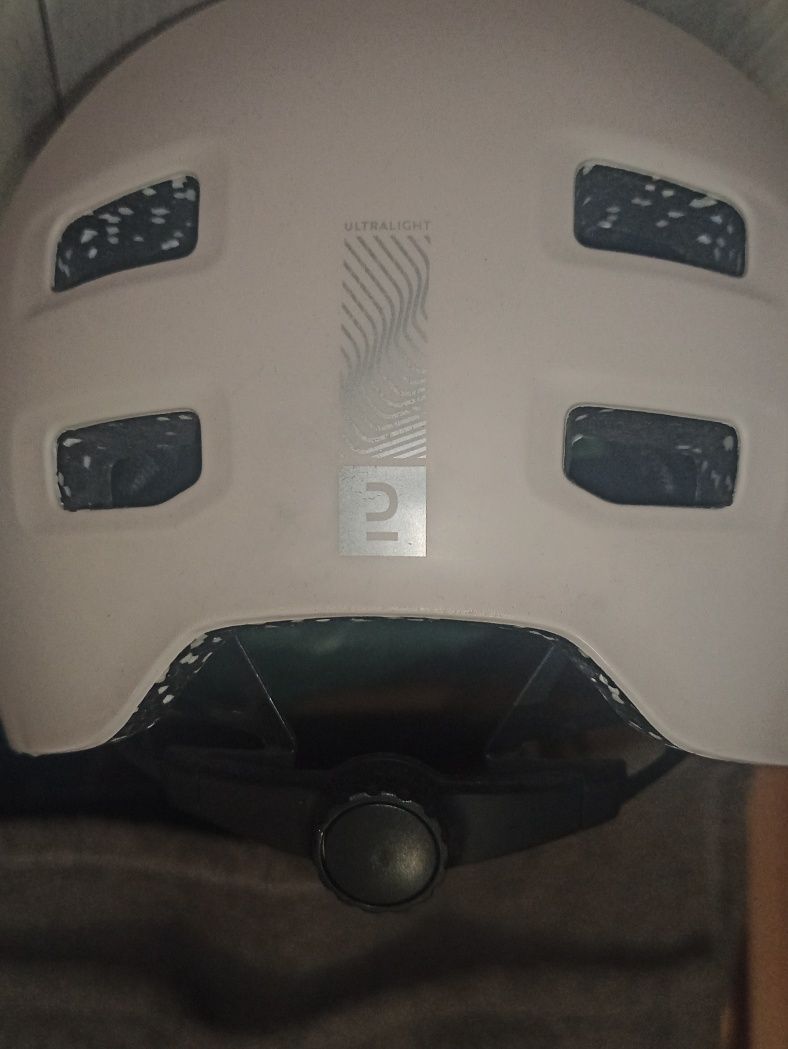 Kask na głowę biały