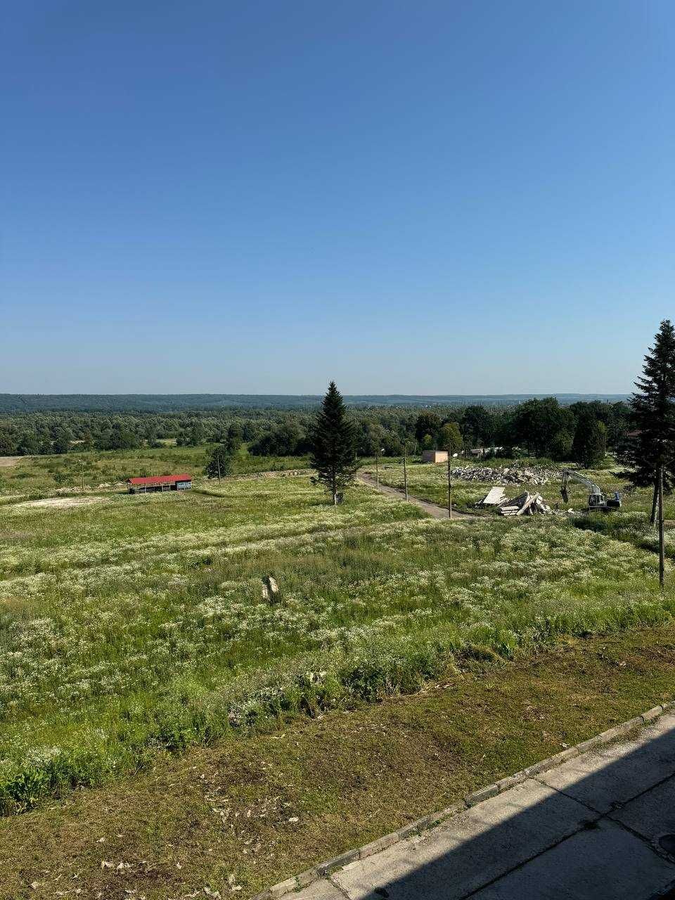 Продаж колишнього дитячого санаторію 5000 м2 з ділянкою 9,5 га