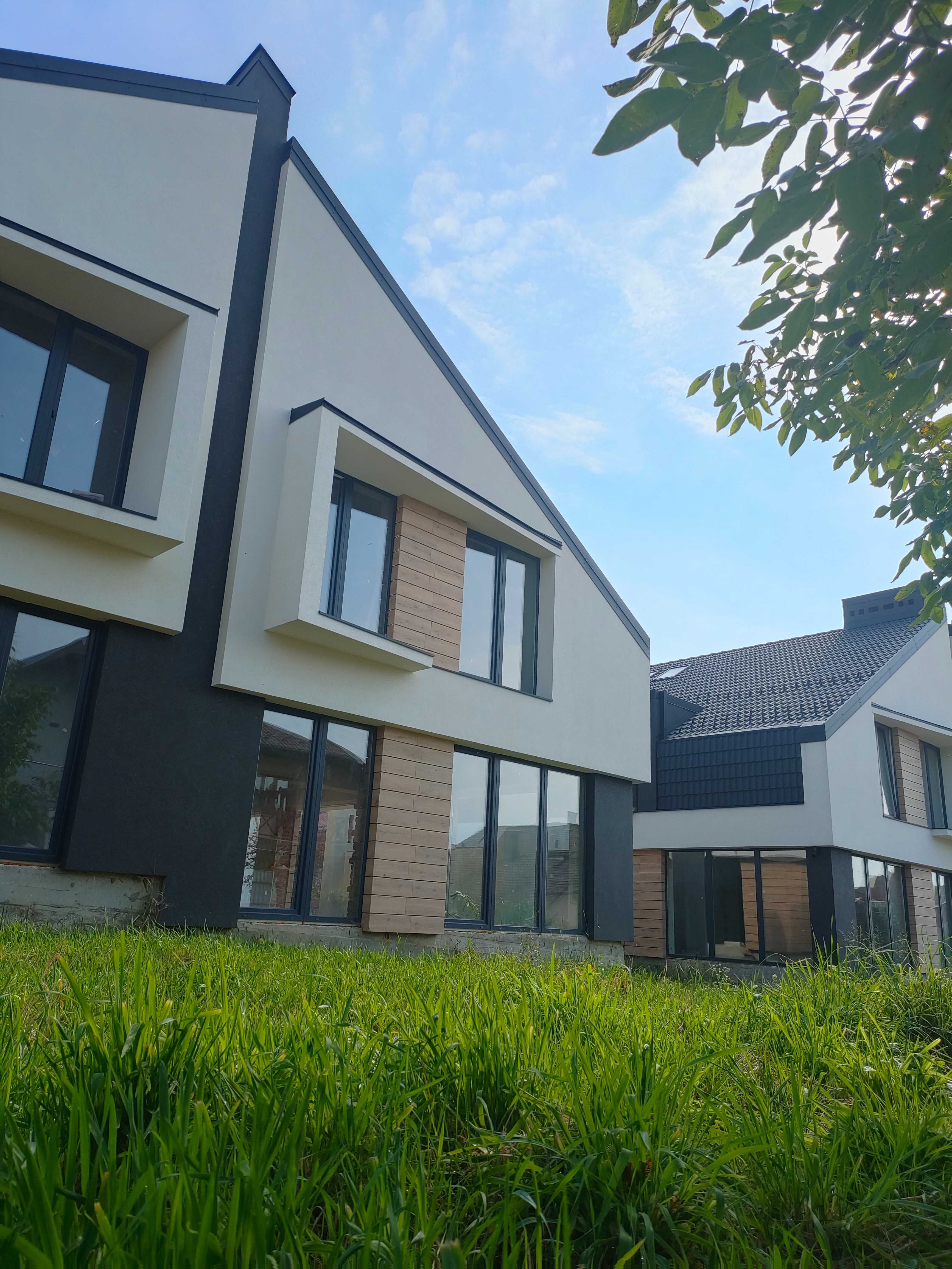 Стильний Duplex з терасою та навісом - 180м2, част.ремонт, комунікації