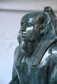 Estátua em pedra do faraó egípcio "Khafre"