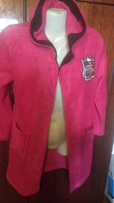 ярко розовой халат с капюшоном на 10 лет размер 36 на бирке 134/140
