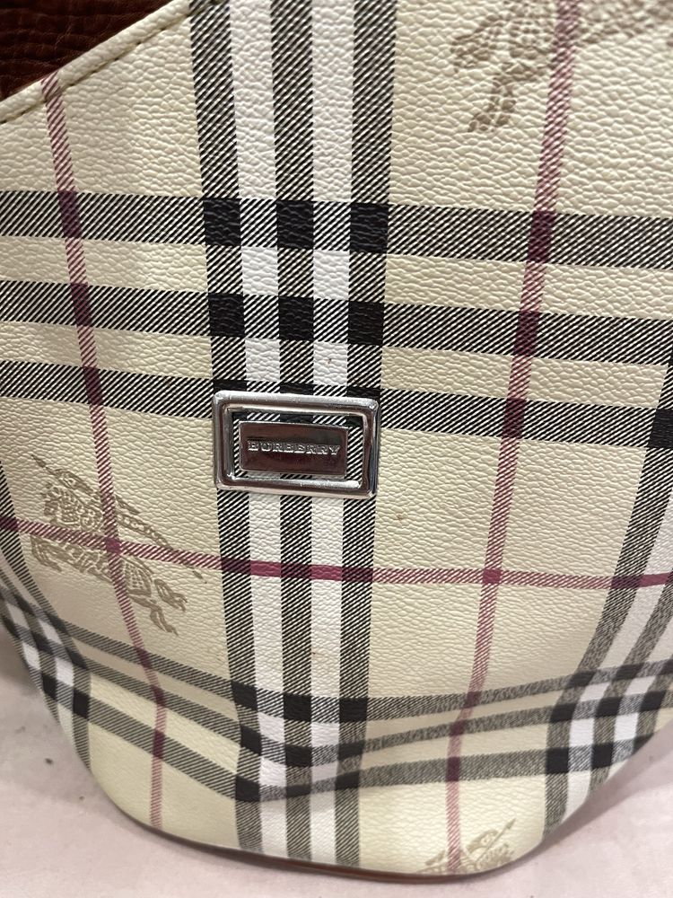 Сумка  люксового бренду Burberry
