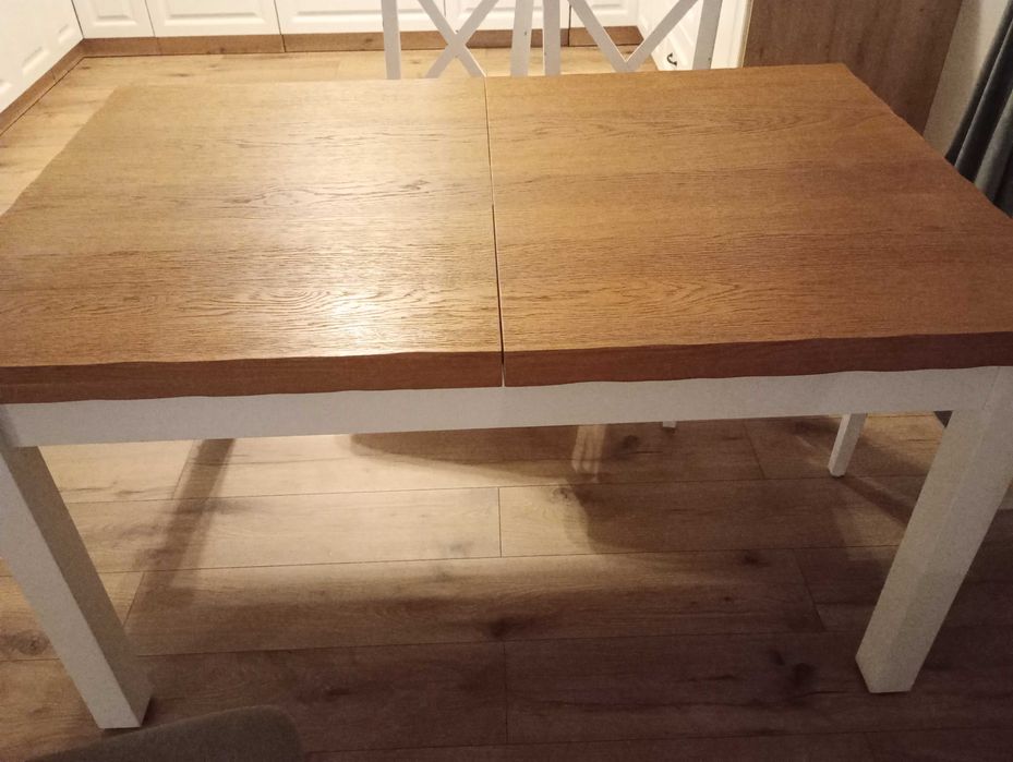Stół do jadalni salonu dąb