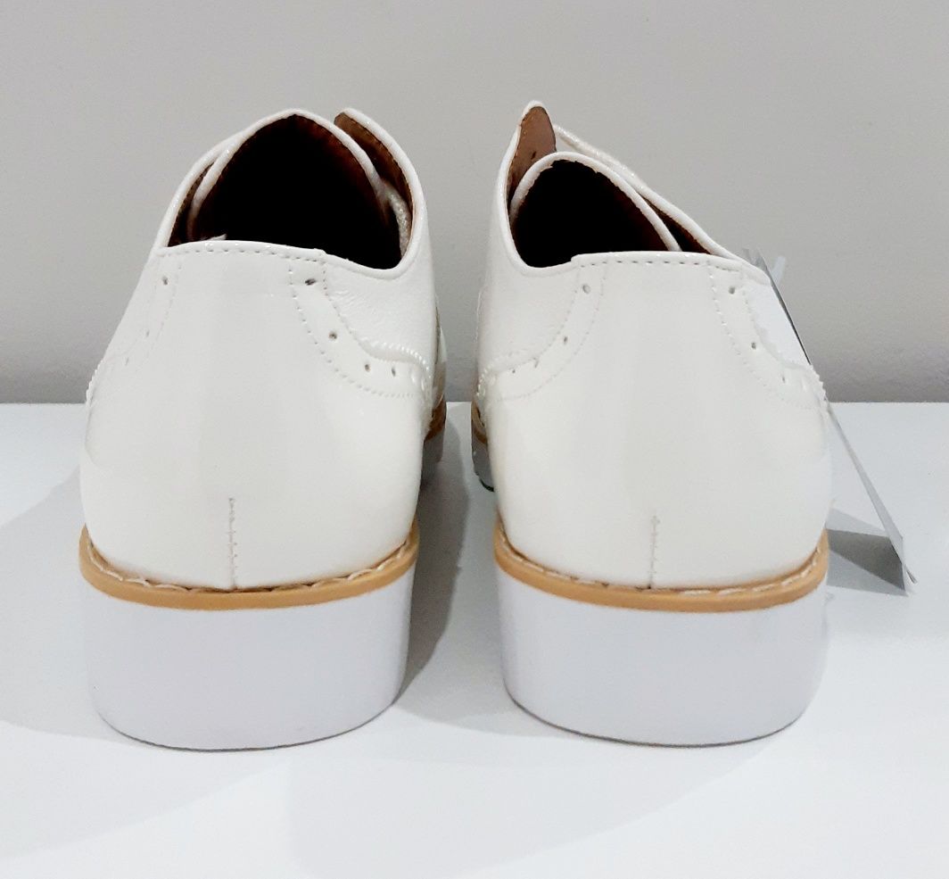Rozmiar 37 | Stan nowy | Stylowe białe półbuty Lucky Shoes