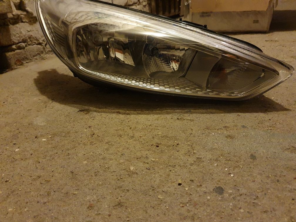 Reflektory Ford Focus mk3 zwykłe bez led