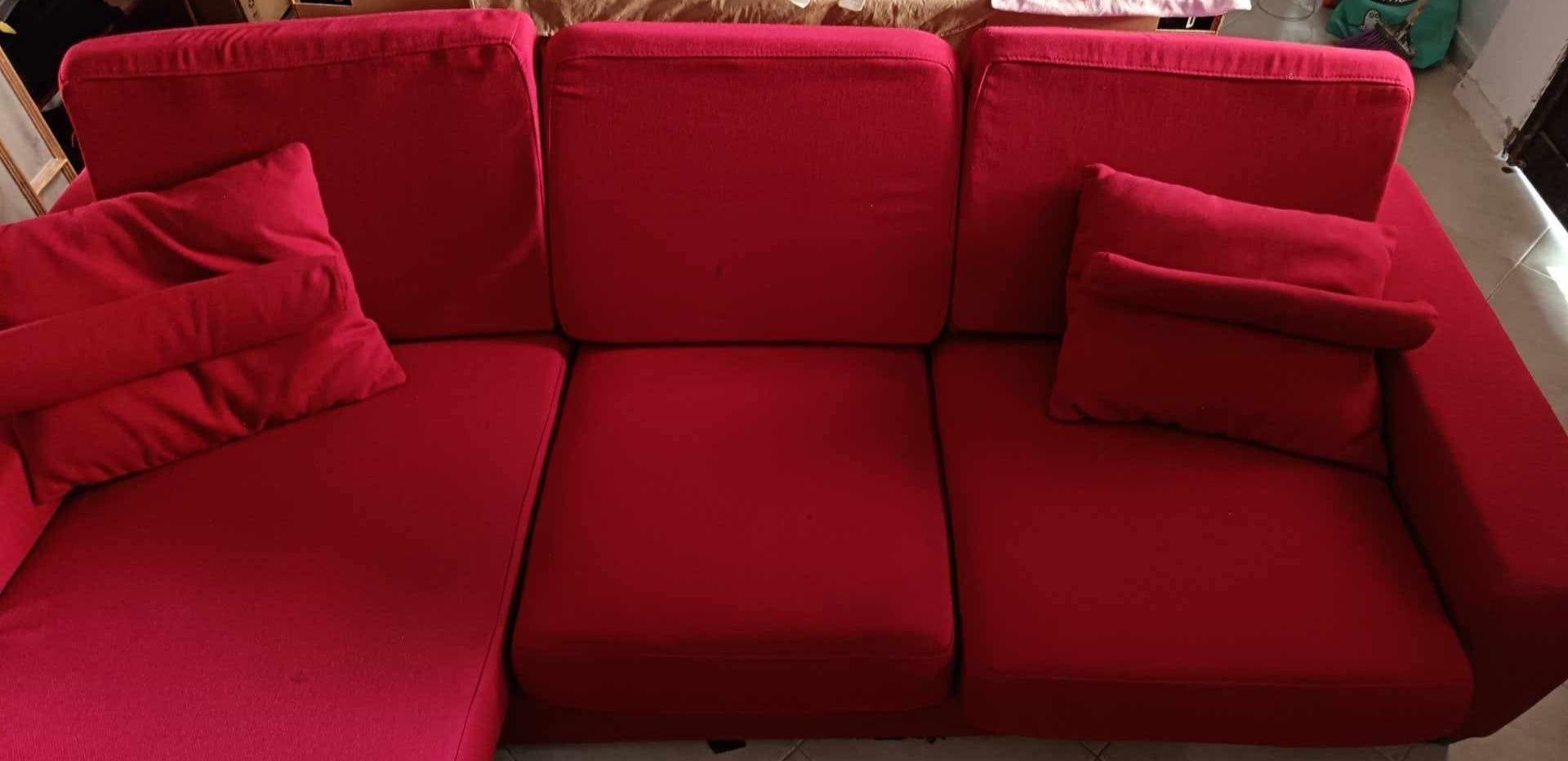 Sofá Chaise Longue Vermelho em bom estado geral