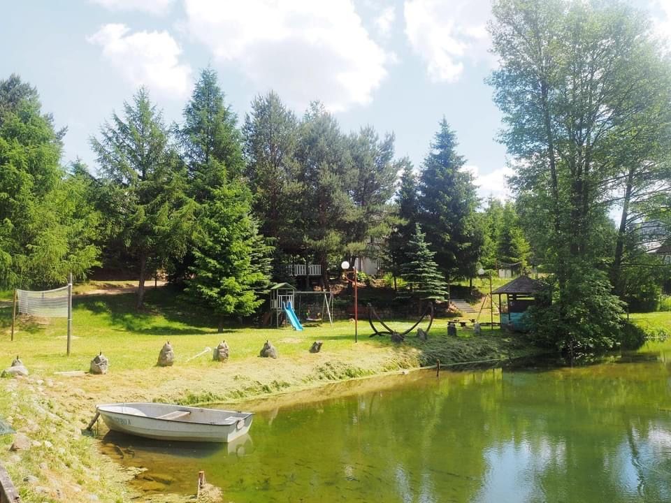 Domek, domki nad rzeką, Borsk, Kaszuby