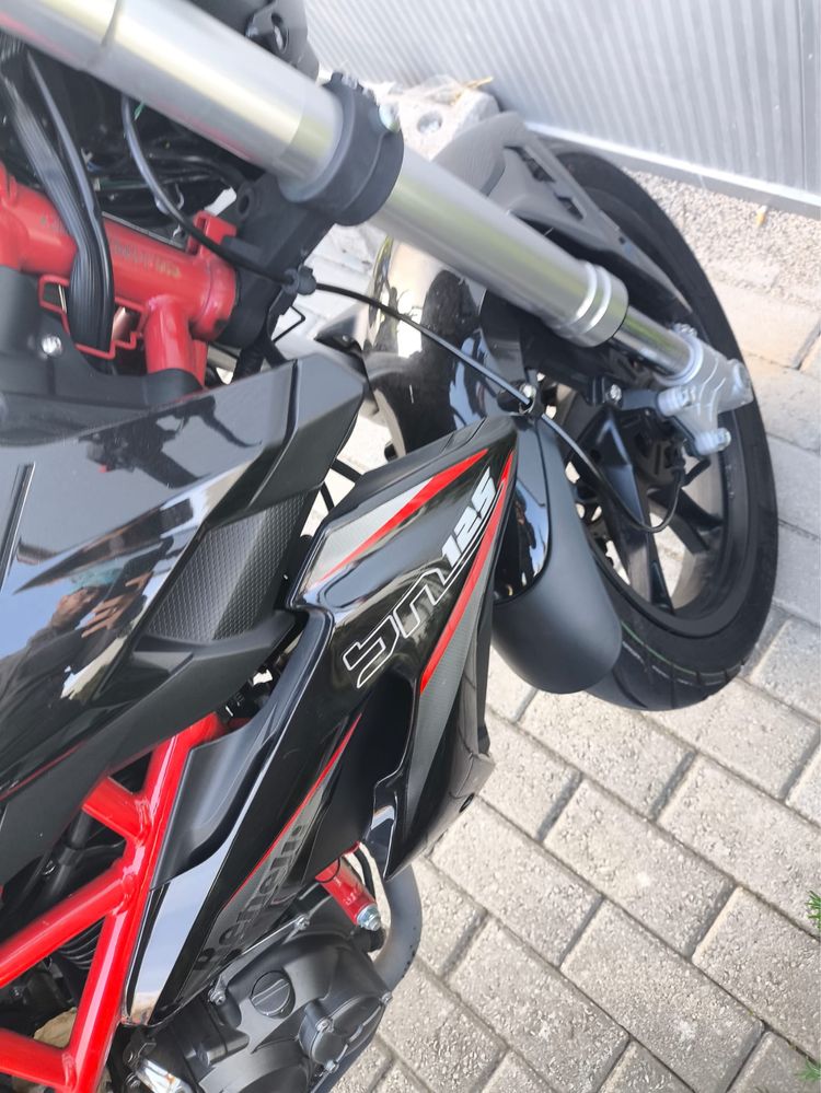 Benelli 125 como nova
