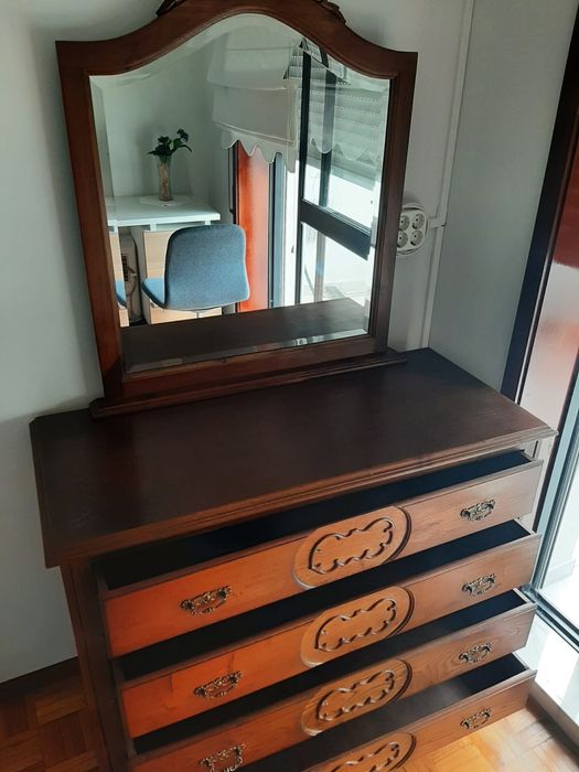 Cómoda Antiga Castanha