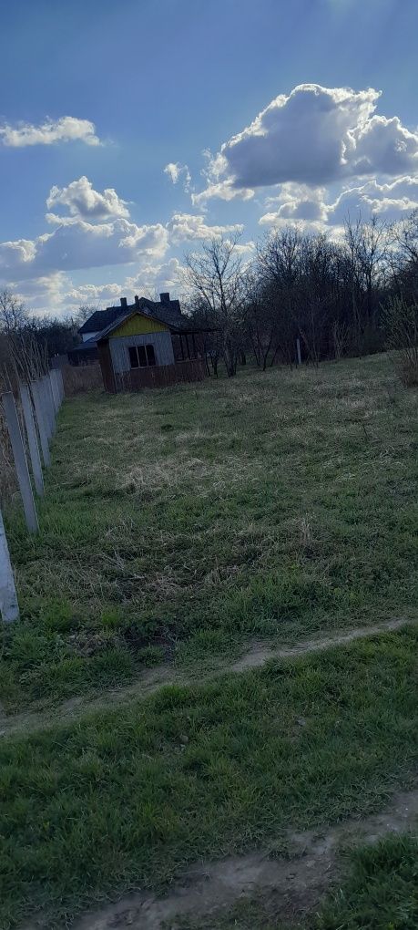 Продаються дві дачі