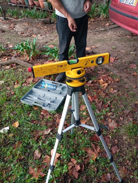 Laser com tripé a trabalhar na perfeição