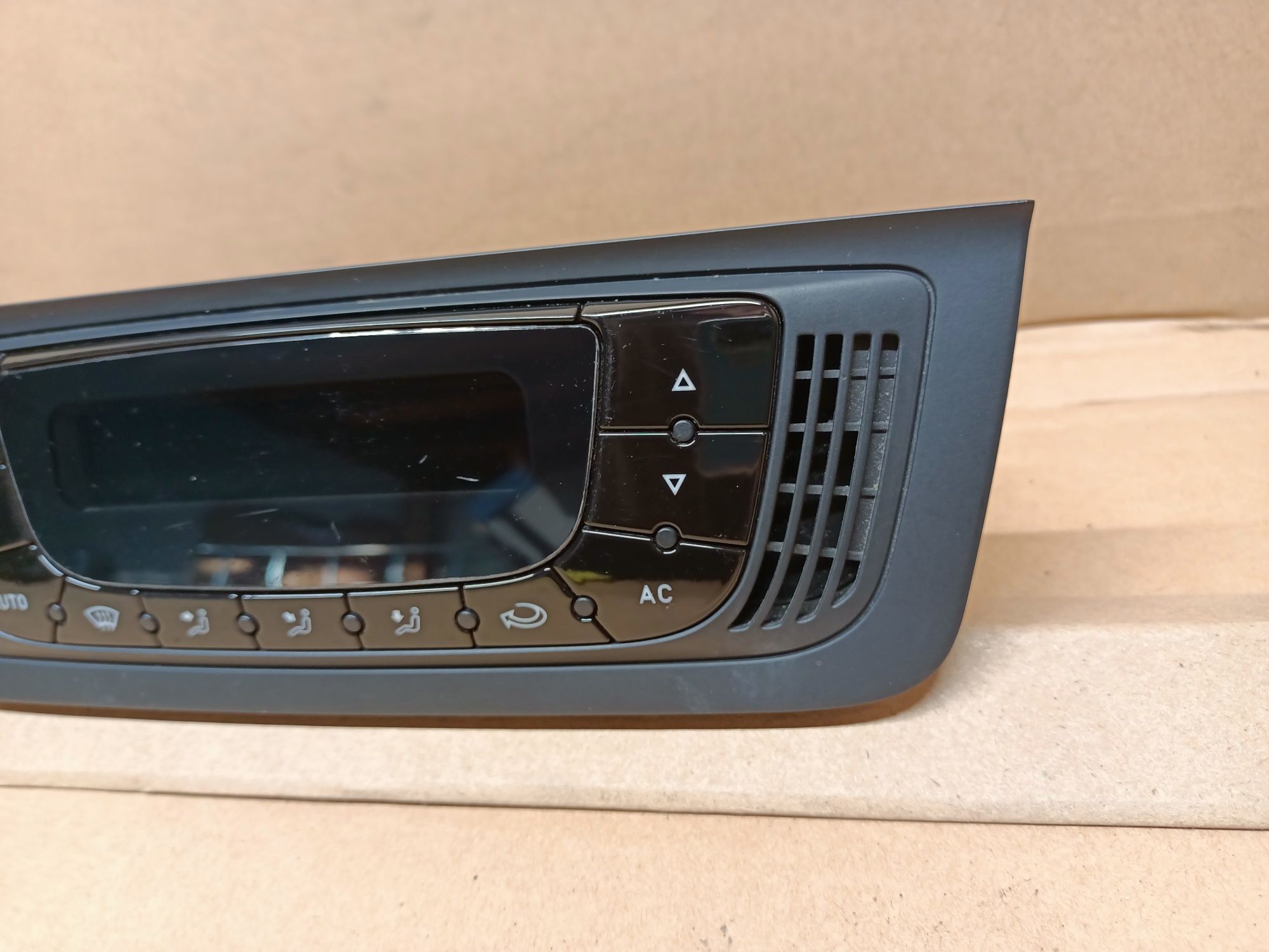Panel nawiewu klimatyzacji climatronic Seat Ibiza IV