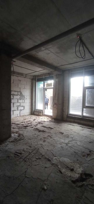 жк Аквамарин .Фасад  площадь  помещения 52 м2. потолки 4 метра. 15 квт