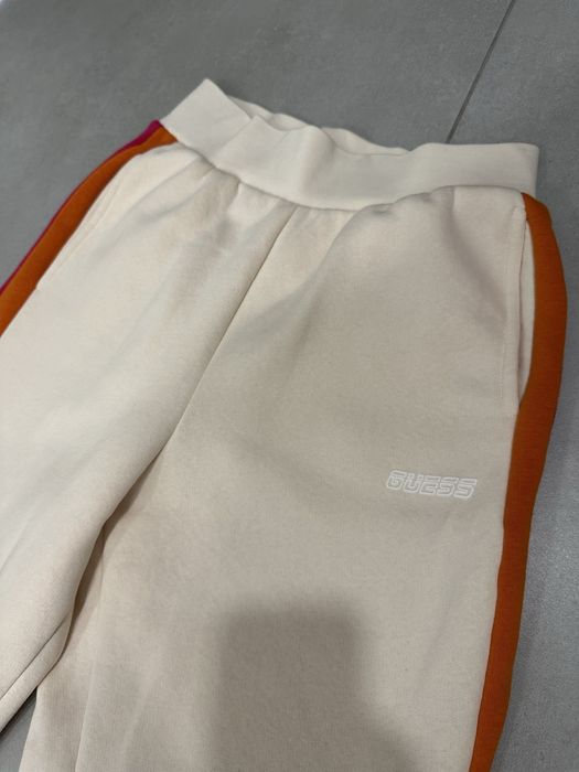 Komplet dresowy damski Guess beżowy z kolorowymi paskami XS jak nowy