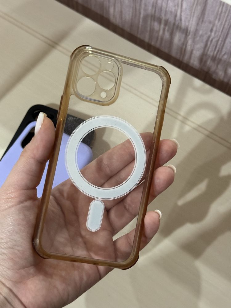 4 чохли для iphone 11 pro б/у для дівчинки