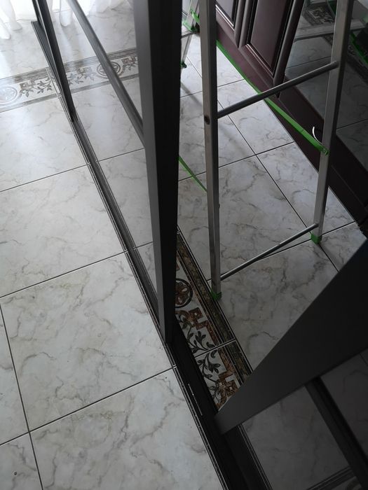 Кімнатна переборка або фасад шафи