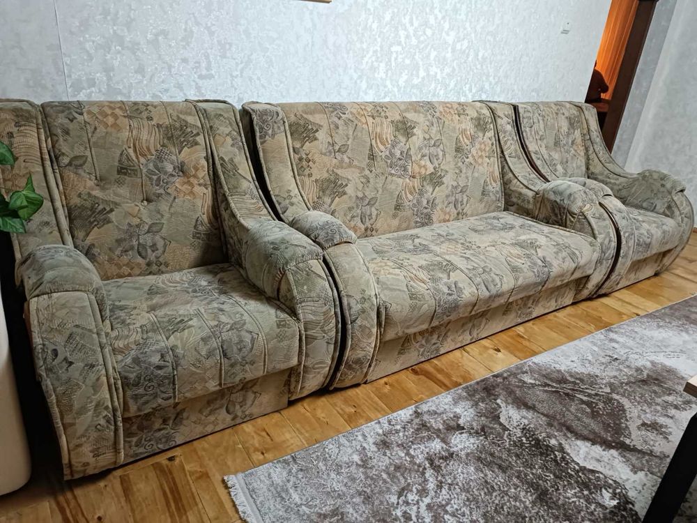 Диван розкладний, гарний стан, великого розміру +подарунок