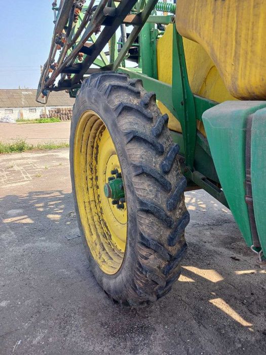 Обприскувач John Deere 740