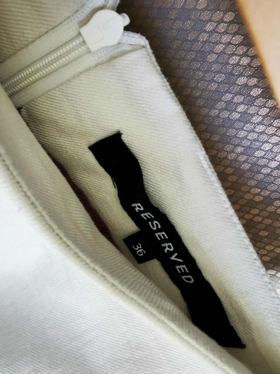 Elegancka spódnica ołówkowa Reserved kremowa