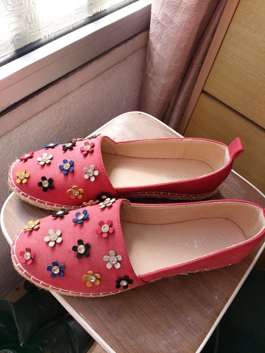 Sapatos de primavera, verão com flores