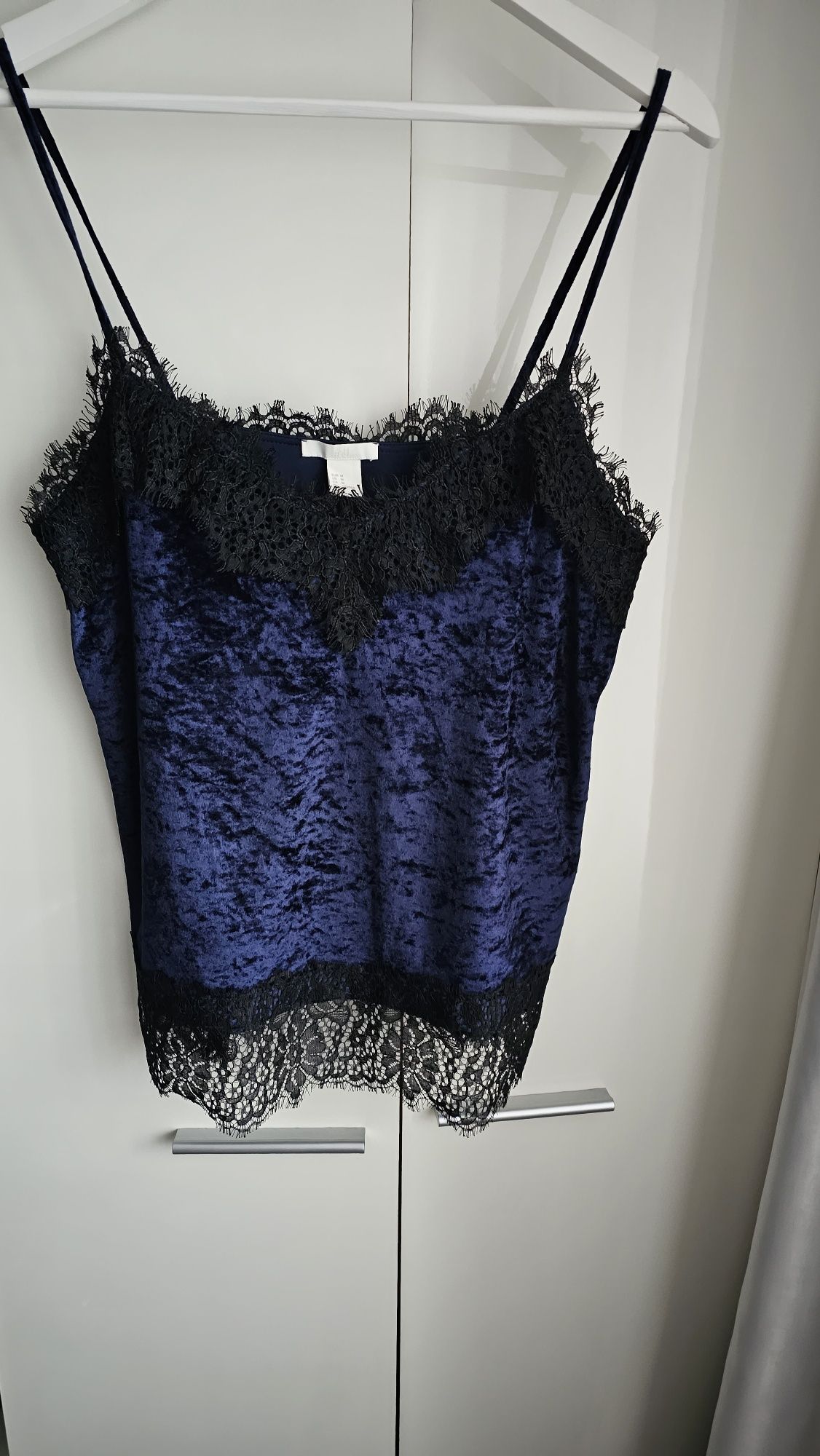 Wyprzedaż Aksamitny top na ramiączkach H&M r M