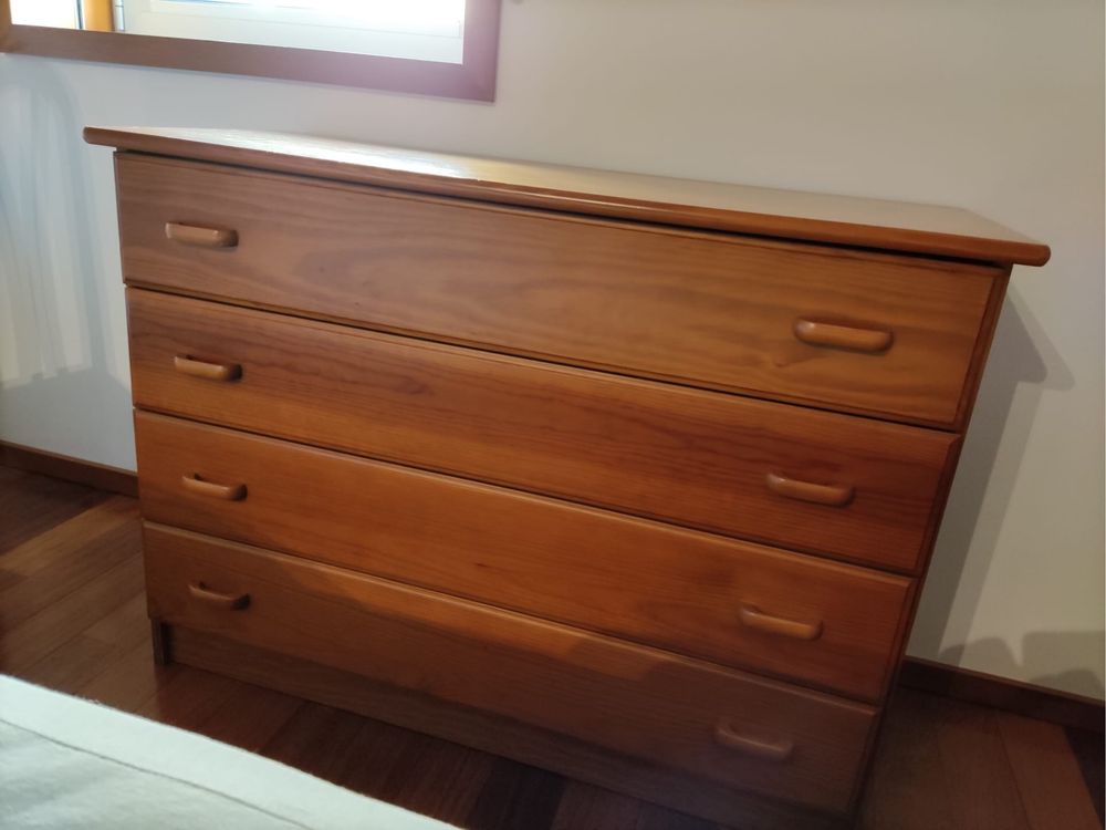 Mobilia de quarto de casal em cerejeira
