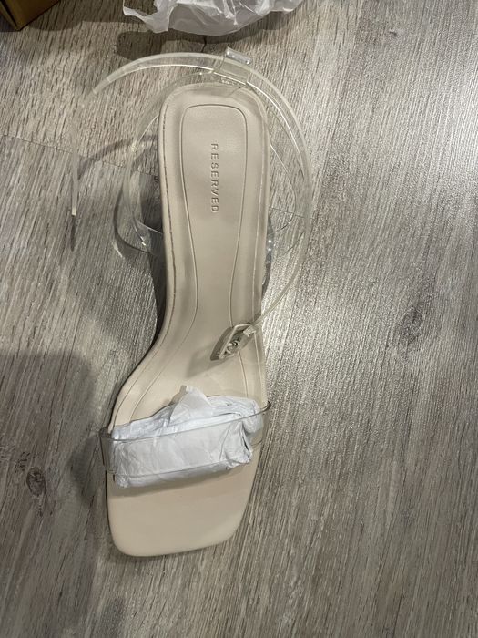 Босоніжки нові, Reserved, в коробці