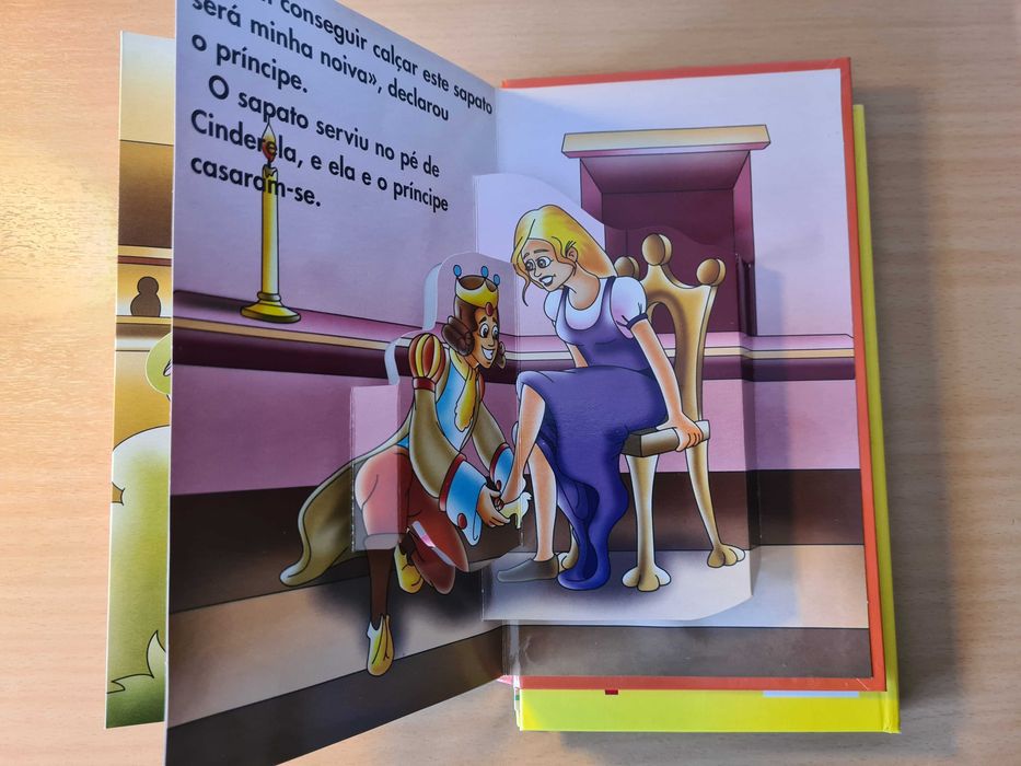 2 livrinhos infantis da coleção "Quem Conta um Conto"