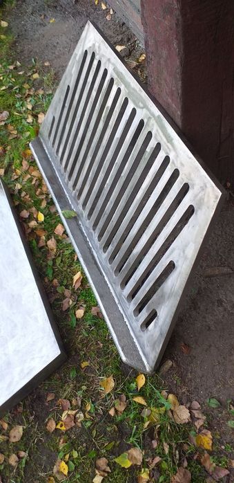 Ruszt ze stali nierdzewnej + popielnik – solidny komplet!