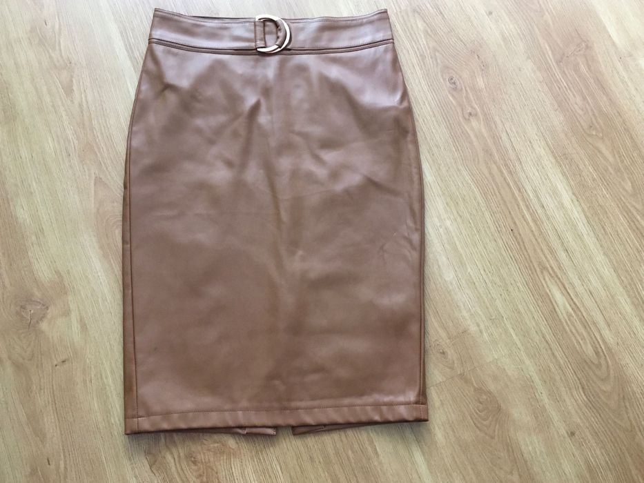 Spódnica imitacja skóry jasny brąz za kolano M/L