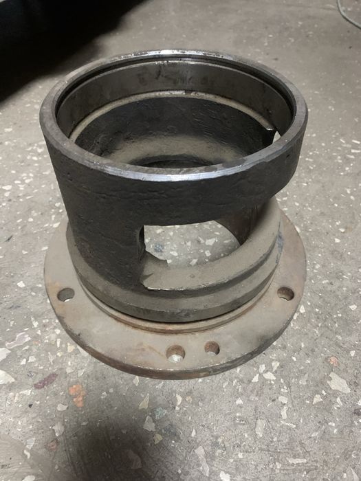 Стакан підшипників правий/лівий 36-2403042/43 заднього моста ЮМЗ-6