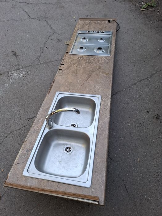 Кухня,ящики,полки,столешница,продам,бесплатно доставка по Одессе.