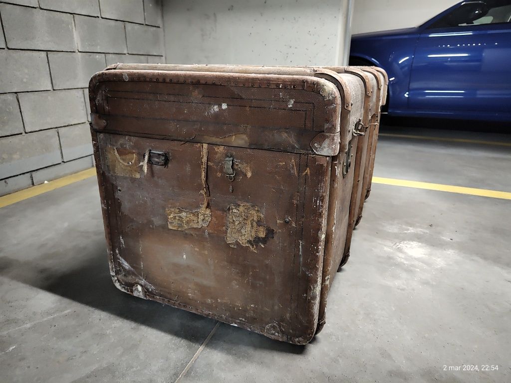 Duży kufer podróżny skrzynia Tietz z XIX wieku