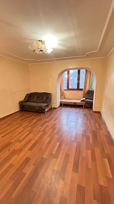 Продаж 3к квартири Виставка