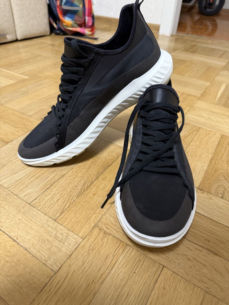 Кросiвки ECCO ST.1 LITE M  розмiр 44-45 оригінал ідеальний стан